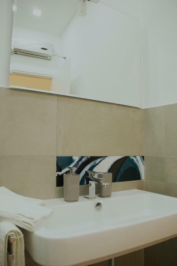 B&B Il Balconcino A Santa Chiara 나폴리 외부 사진
